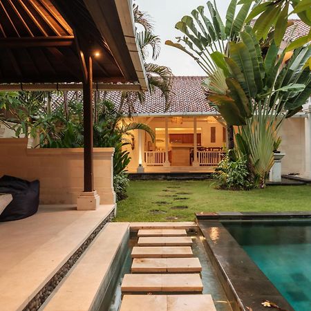 Uma Lima Villa Batu Belig - Close To The Beach Canggu Eksteriør billede
