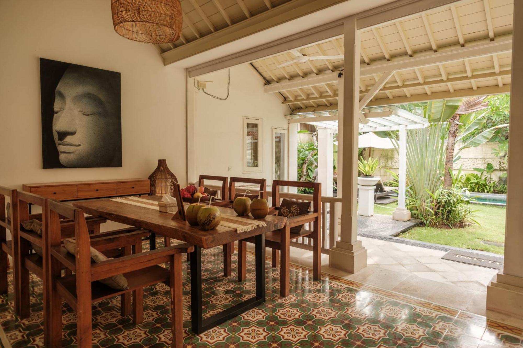 Uma Lima Villa Batu Belig - Close To The Beach Canggu Eksteriør billede